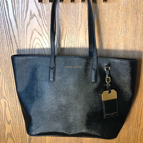 Marc Jacobs Handbags - MARC JACOBS LUGGAGE TAG TOTE